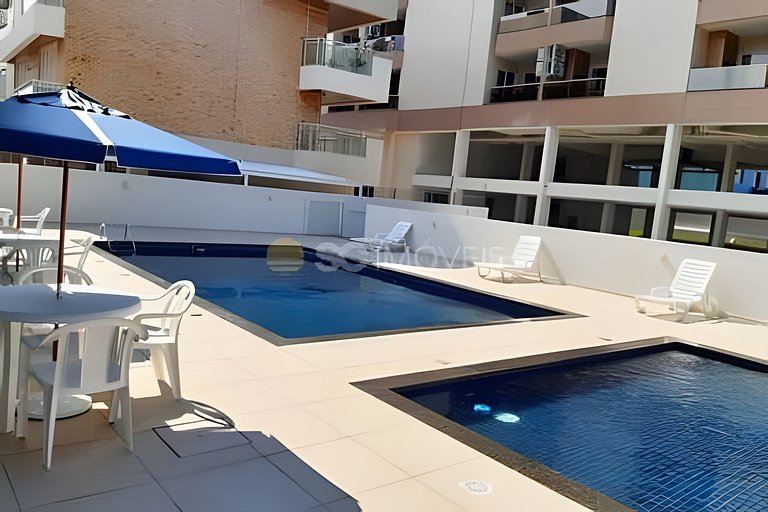 Apto com piscina a 40 metros da praia