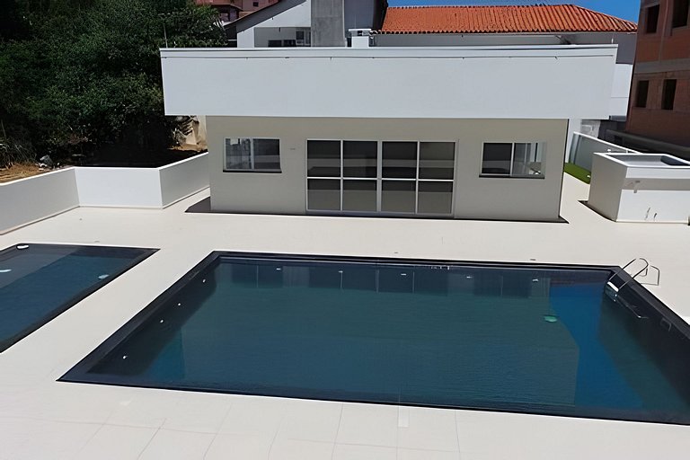 Apto com piscina a 40 metros da praia