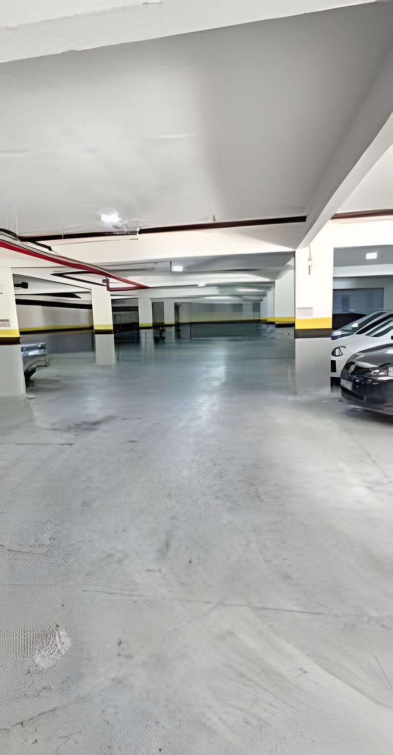 Apto com piscina a 40 metros da praia