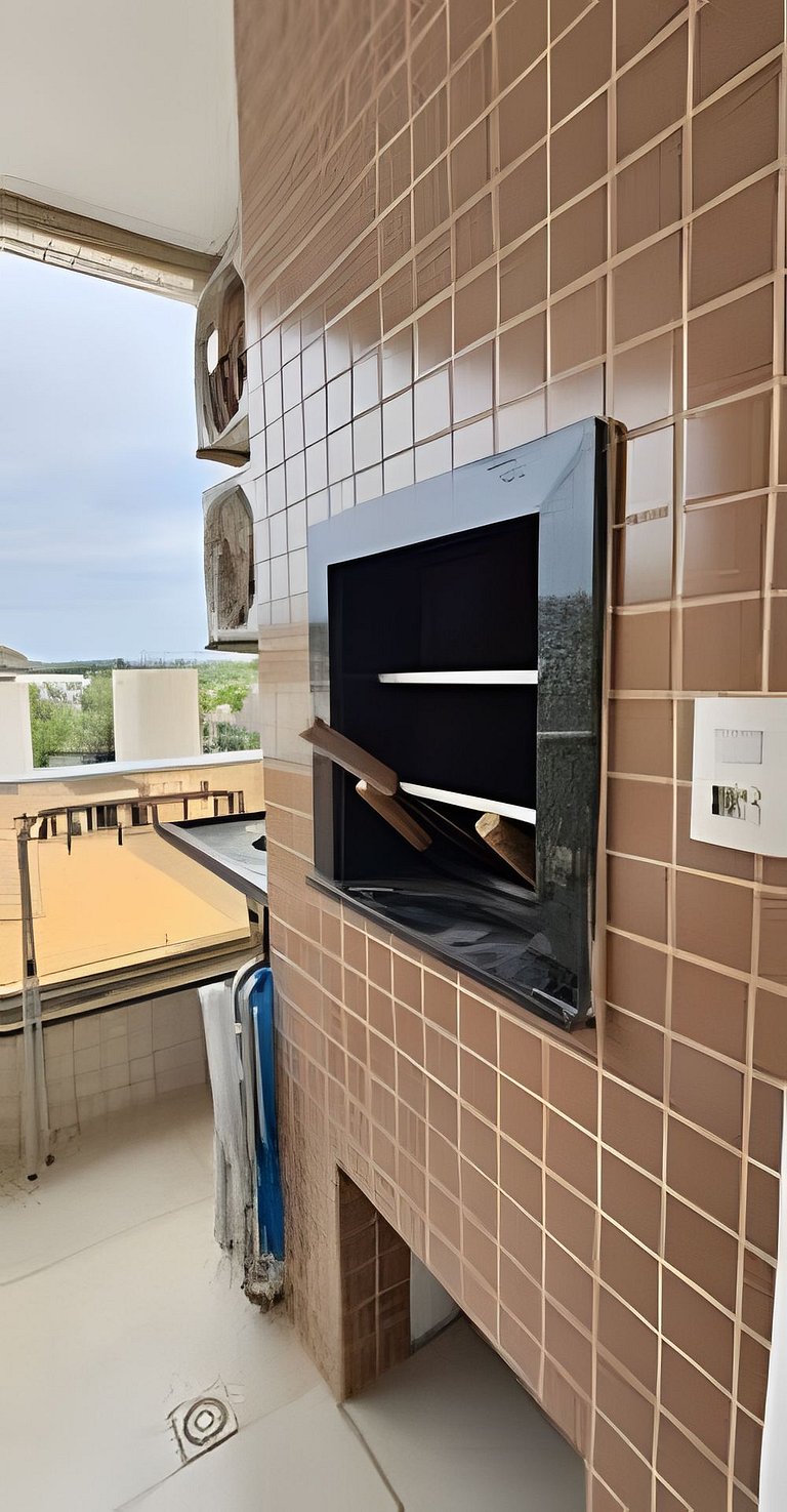 Apto com piscina a 40 metros da praia