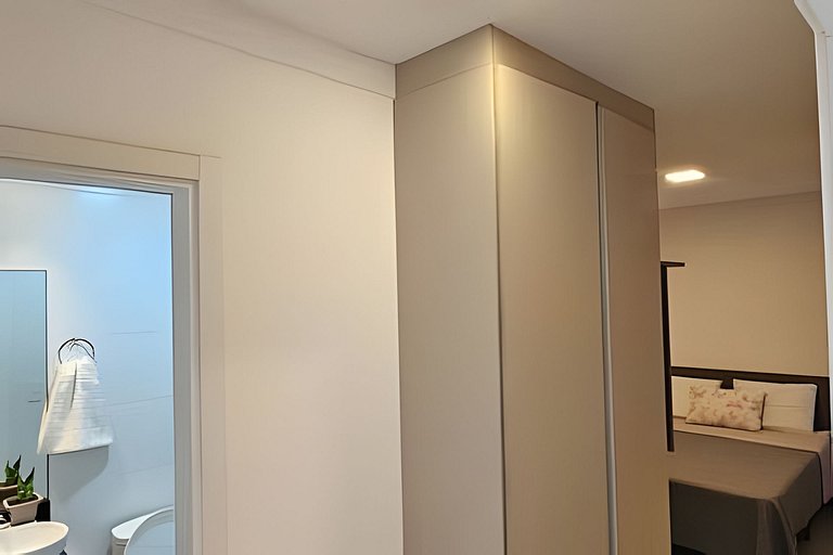 Apto com piscina a 40 metros da praia