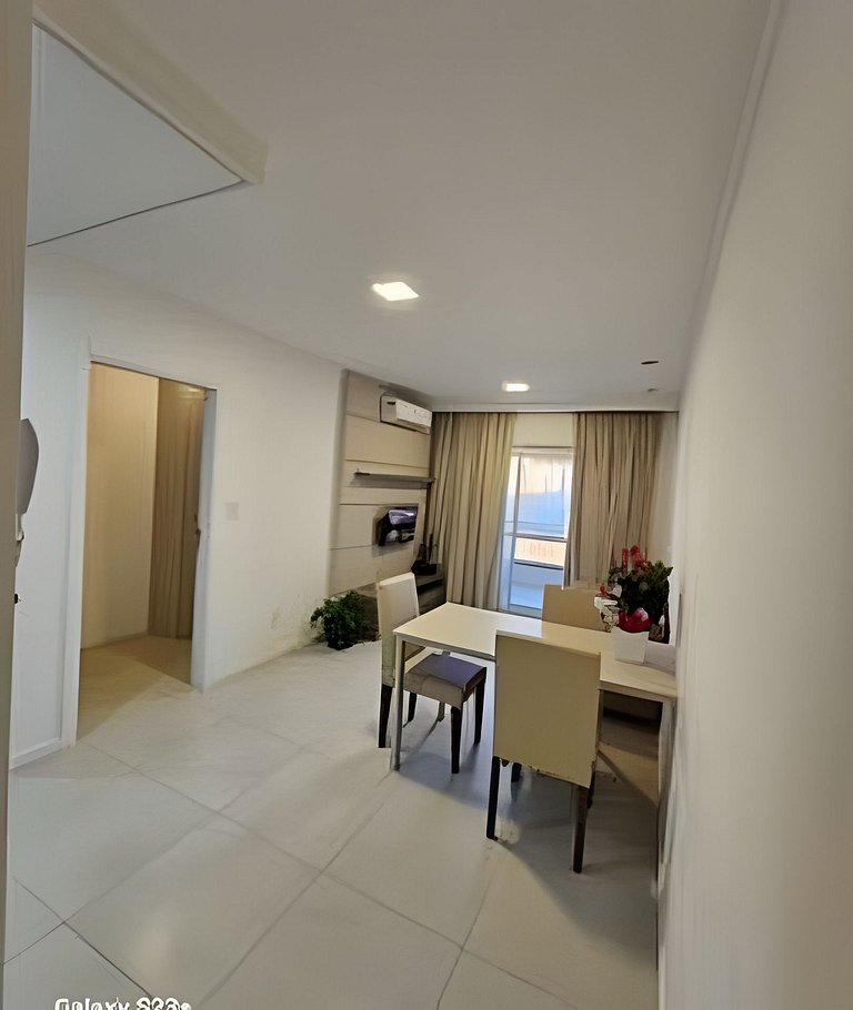 Apto - Pertinho do mar com piscina e garagem