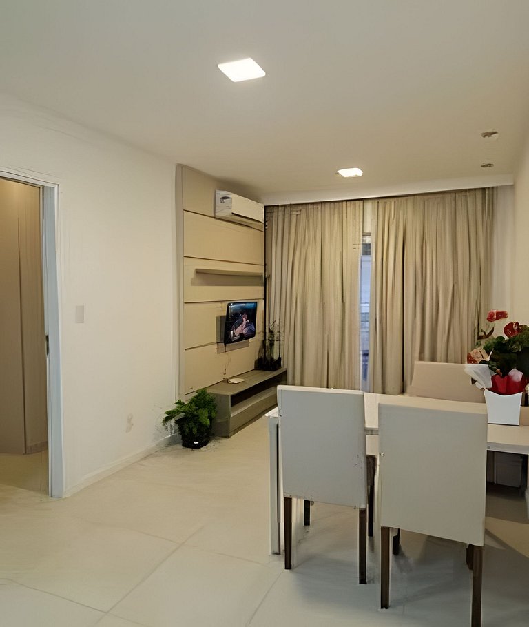 Apto - Pertinho do mar com piscina e garagem