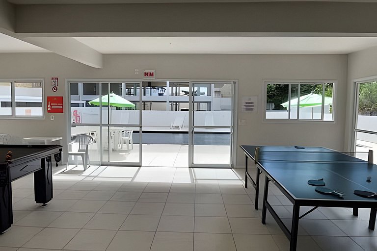 Apto - Pertinho do mar com piscina e garagem