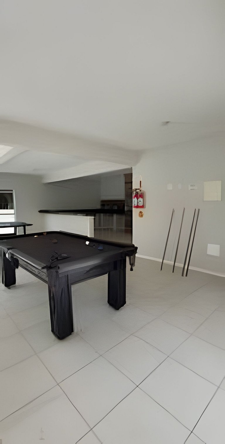 Apto - Pertinho do mar com piscina e garagem