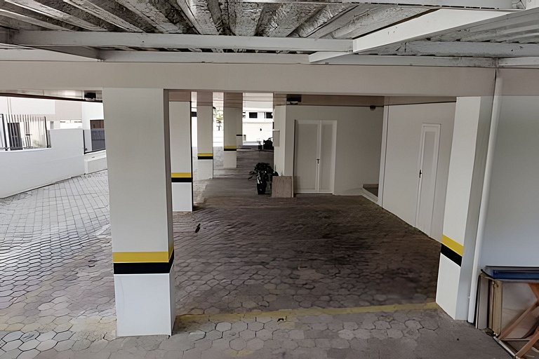 Apto - Pertinho do mar com piscina e garagem
