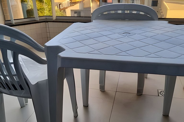 Apto - Pertinho do mar com piscina e garagem