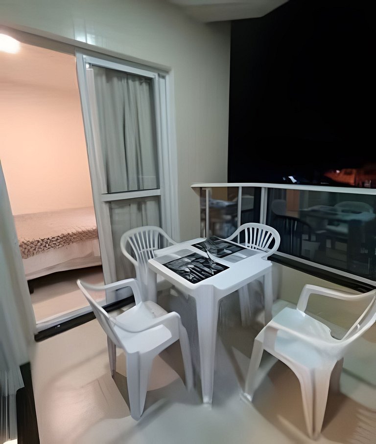 Apto - Pertinho do mar com piscina e garagem