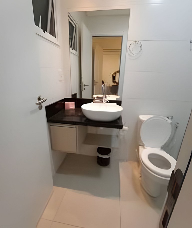 Apto - Pertinho do mar com piscina e garagem