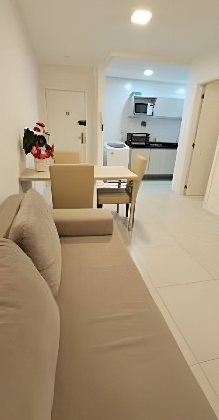 Apto - Pertinho do mar com piscina e garagem