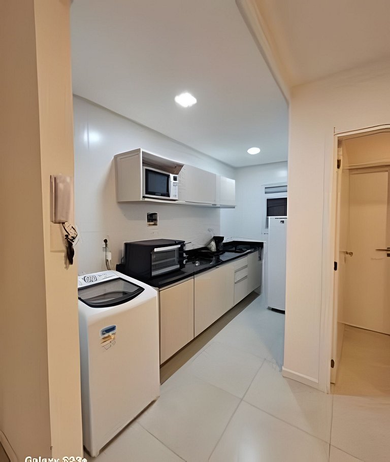 Apto - Pertinho do mar com piscina e garagem