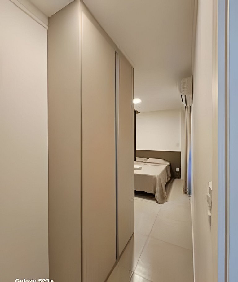 Apto - Pertinho do mar com piscina e garagem