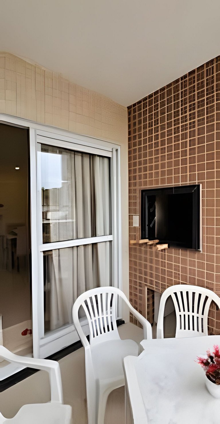 apto a passos da praia • Piscina e garagem