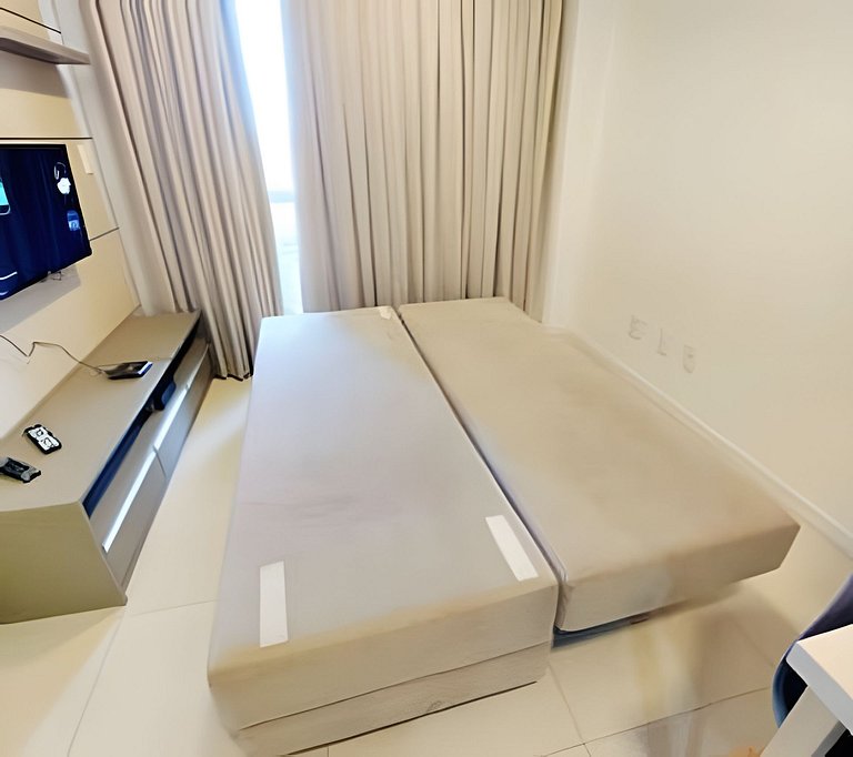 apto a passos da praia • Piscina e garagem